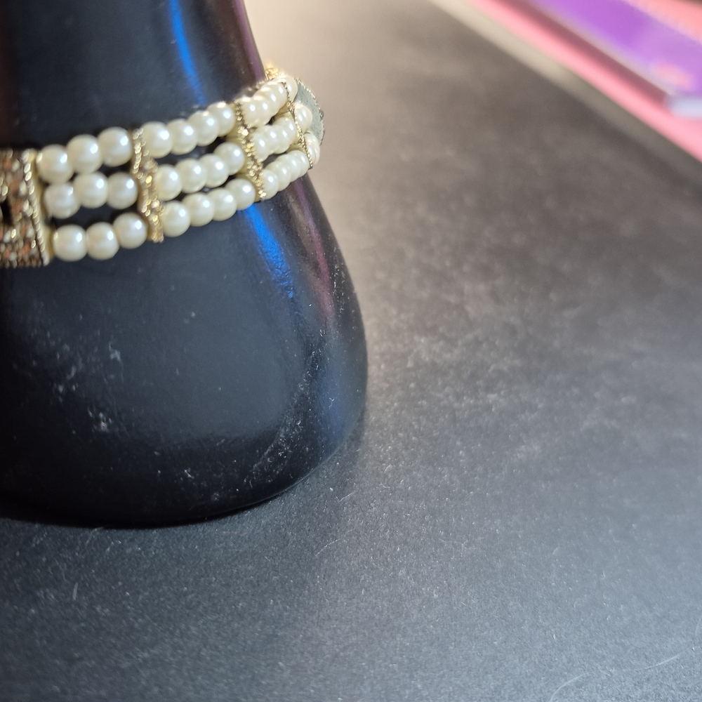 Gold and Cream Elegant Bracelet Jewelry - Picture 4 of 6
